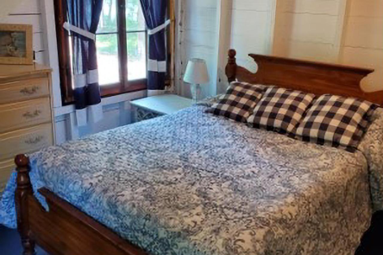 Meredith Lakefront Lodge On Lake Winnipesaukee Экстерьер фото