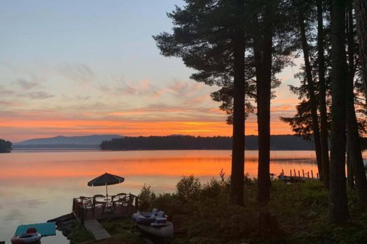 Meredith Lakefront Lodge On Lake Winnipesaukee Экстерьер фото
